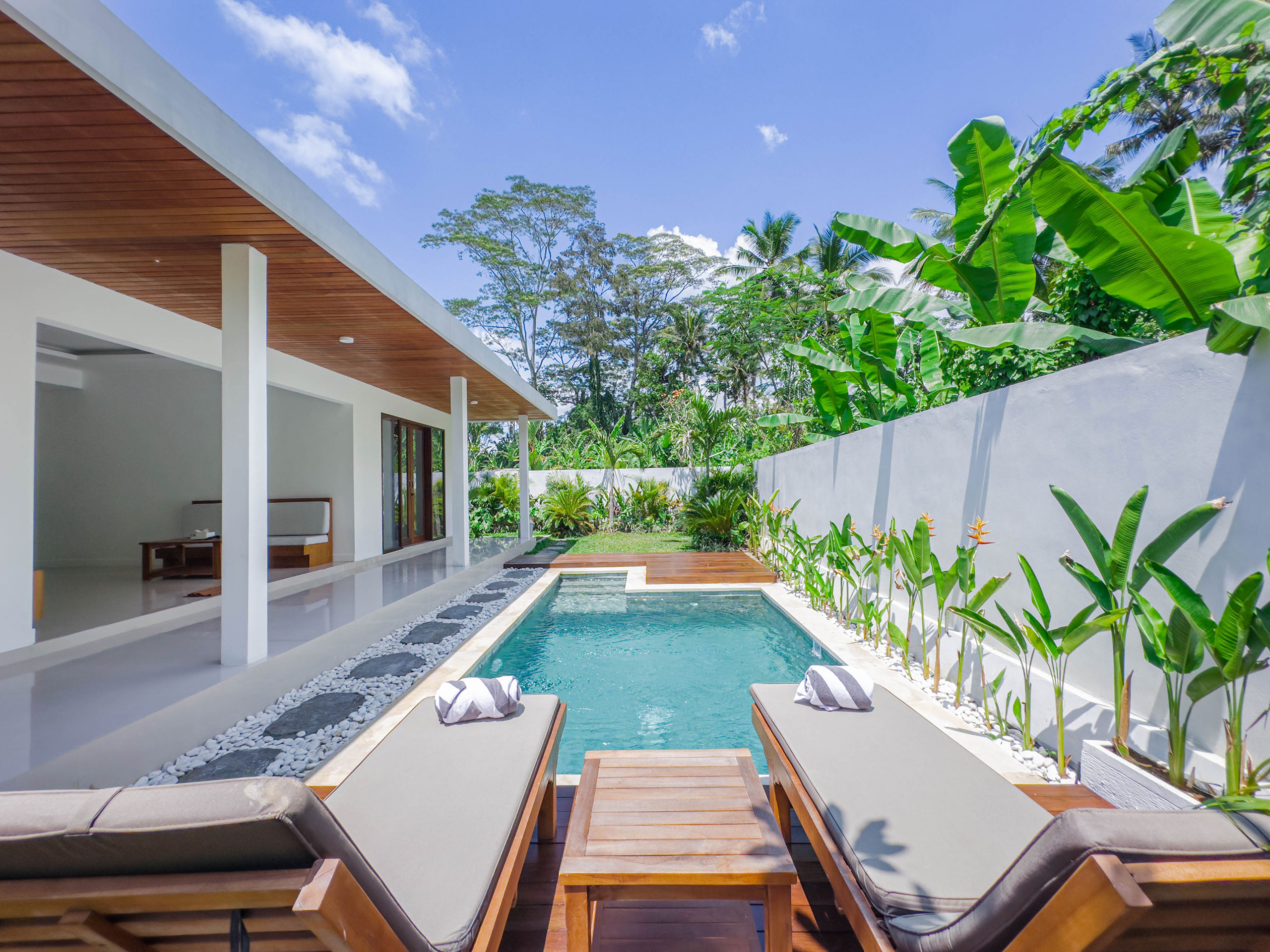 1-casamahesa-garden-pool-18032025